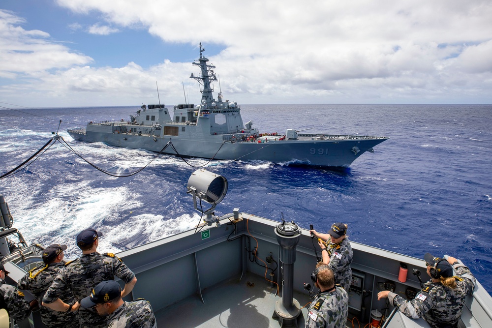 HMAS Supply refuels Multi-National ships