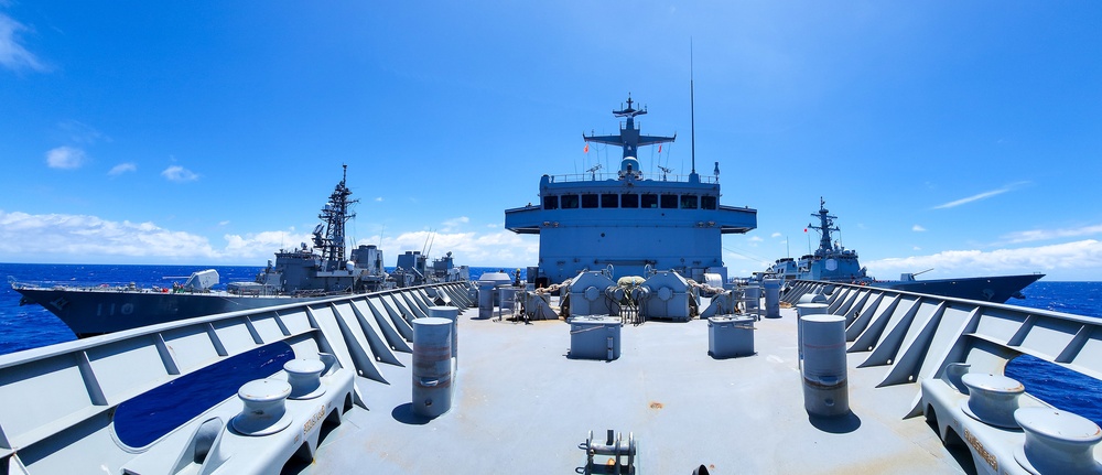 HMAS Supply refuels Multi-National ships