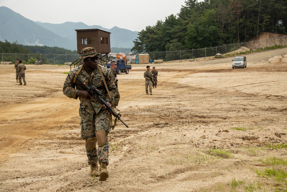 9th ESB Marines practice patrolling skills