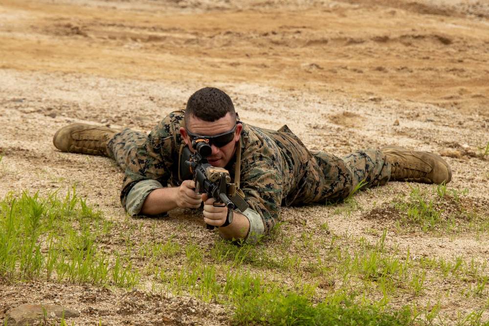 9th ESB Marines practice patrolling skills