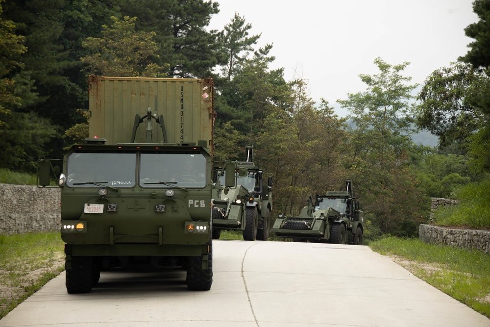 9th ESB Marines practice patrolling skills