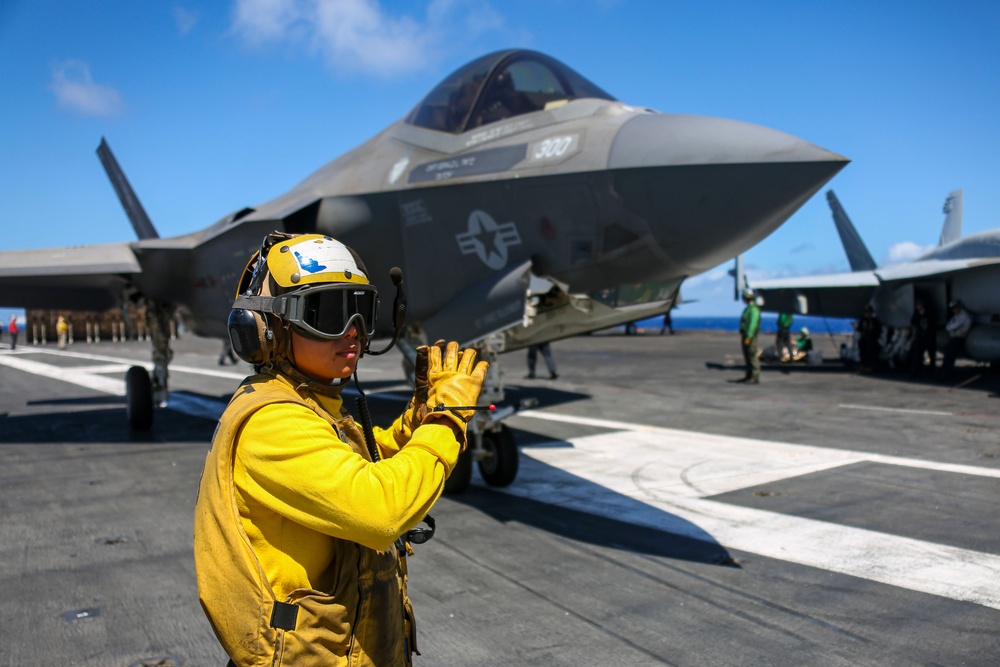 Abraham Lincoln conducts flight operations during RIMPAC 2022