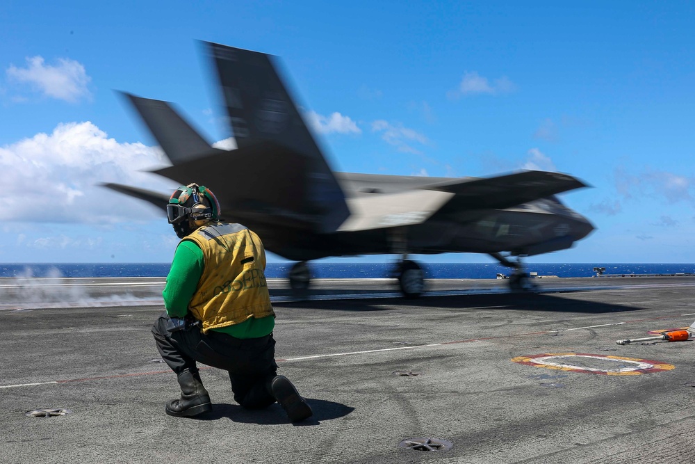 Abraham Lincoln conducts flight operations during RIMPAC 2022