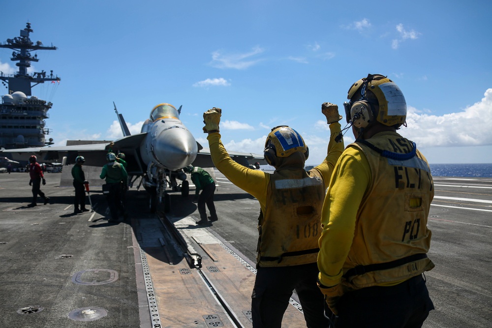 Abraham Lincoln conducts flight operations during RIMPAC 2022
