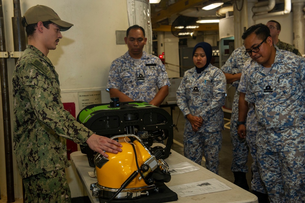 Royal Malaysian Navy Visits Frank Cable