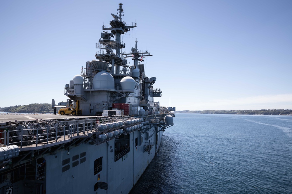 Kearsarge Conducts Operations in the Atlantic Ocean