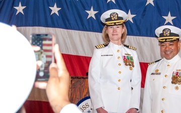 Navy Reserve Center Alameda Holds Change of Command and Retirement Ceremony