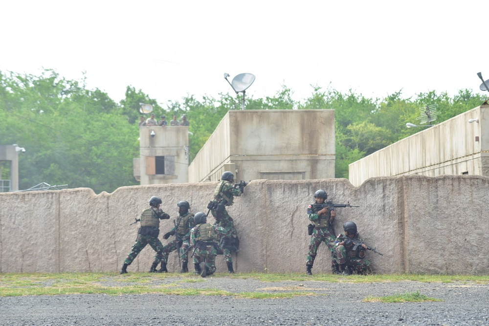 Indonesian Marine Conducts Military Operations in Urban Terrain