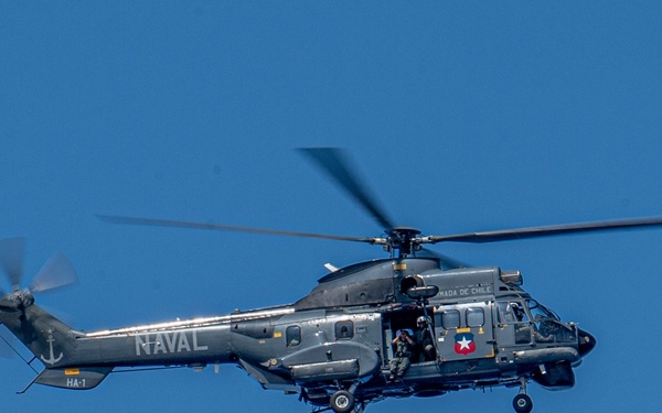 CNS Almirante Lynch conducts PhotoEx with USS Michael Monsoor