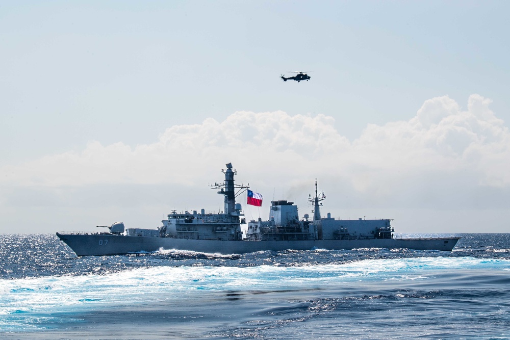 CNS Almirante Lynch conducts PhotoEx with USS Michael Monsoor