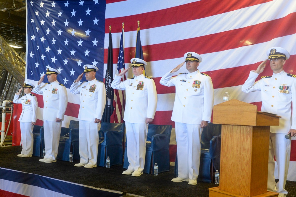 USS Cincinnati (LCS 20) Holds Change of Command