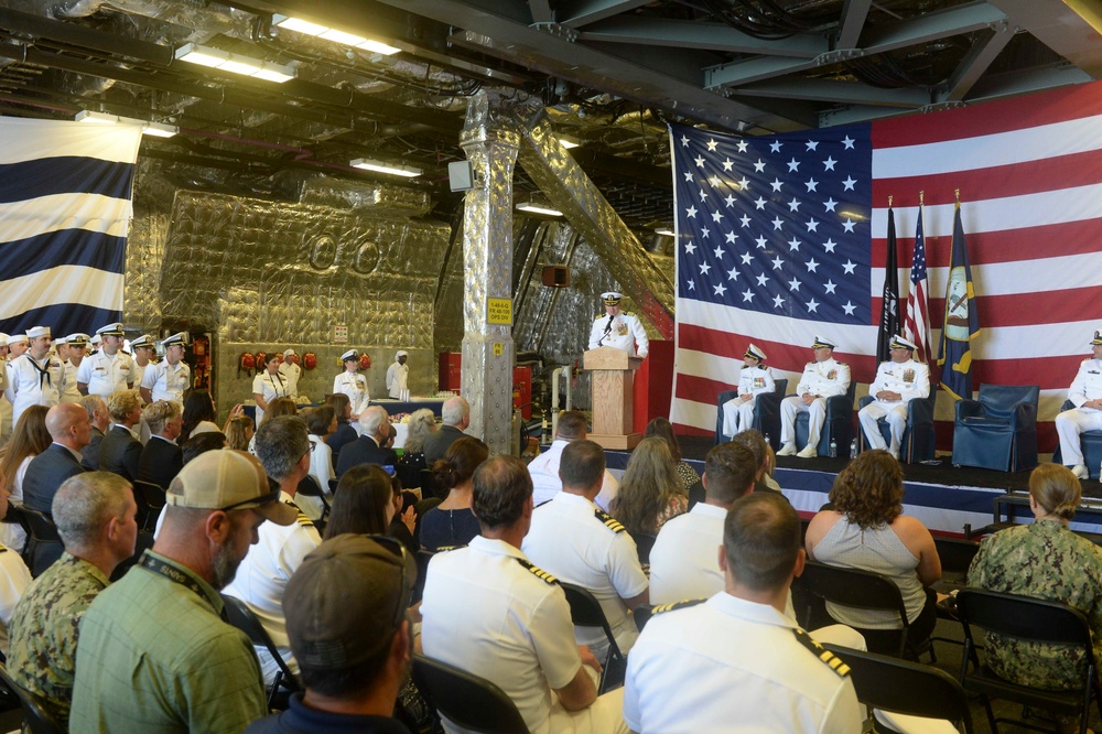 USS Cincinnati (LCS 20) Holds Change of Command