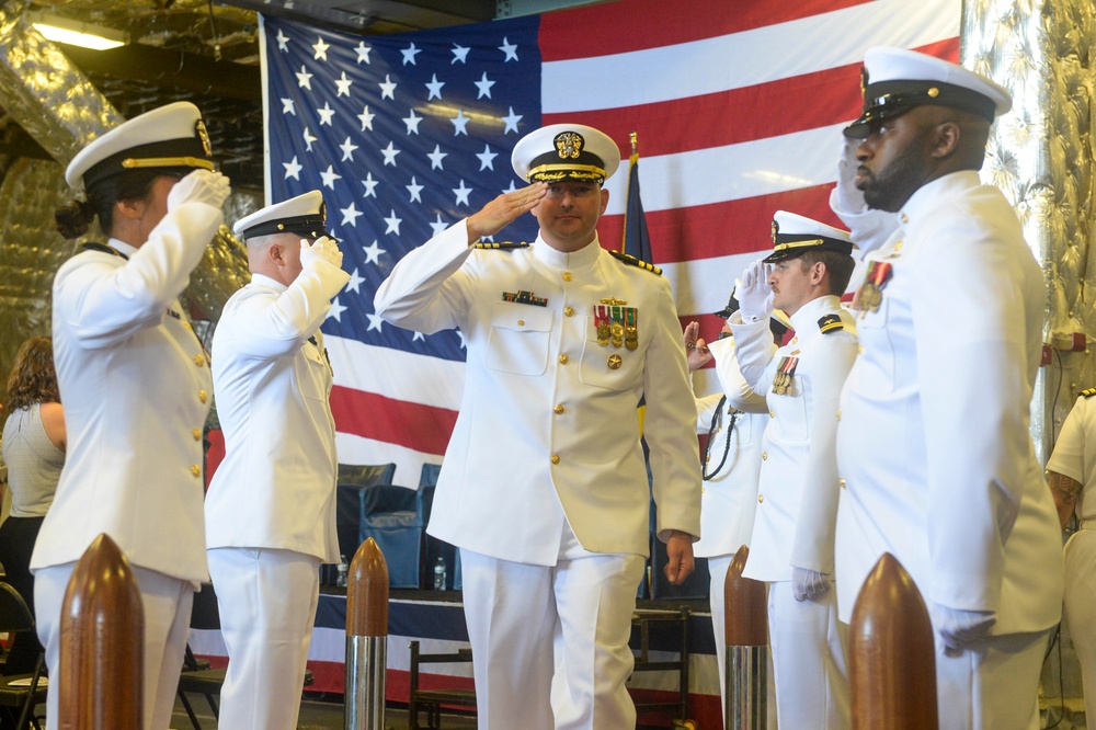 USS Cincinnati (LCS 20) Holds Change of Command