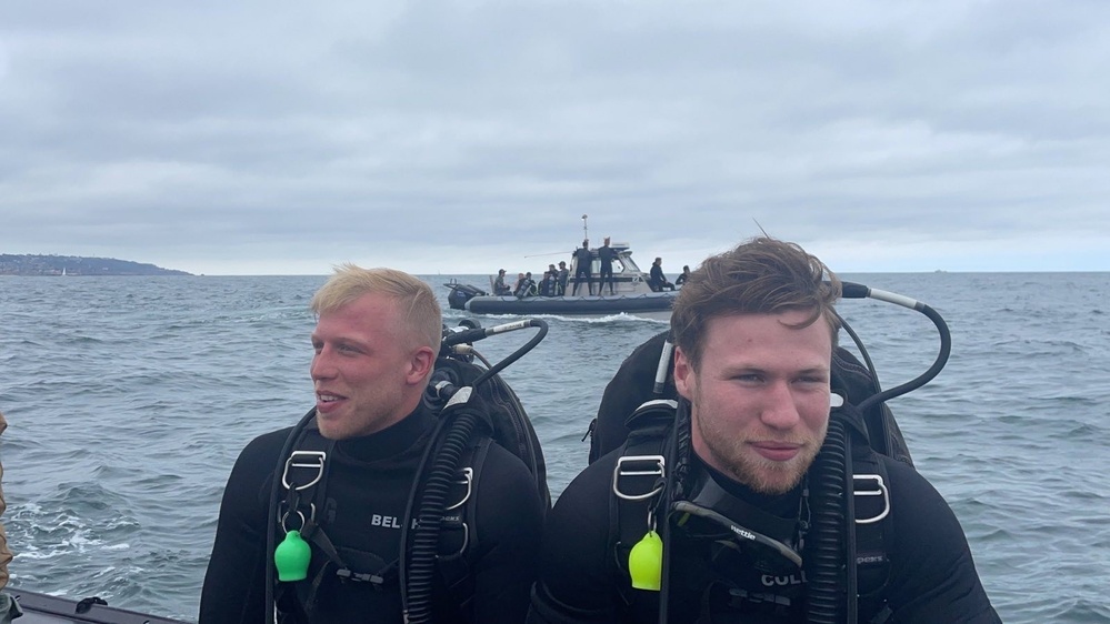 Royal New Zealand Navy Divers Participate in REMUS 100 AUV Training