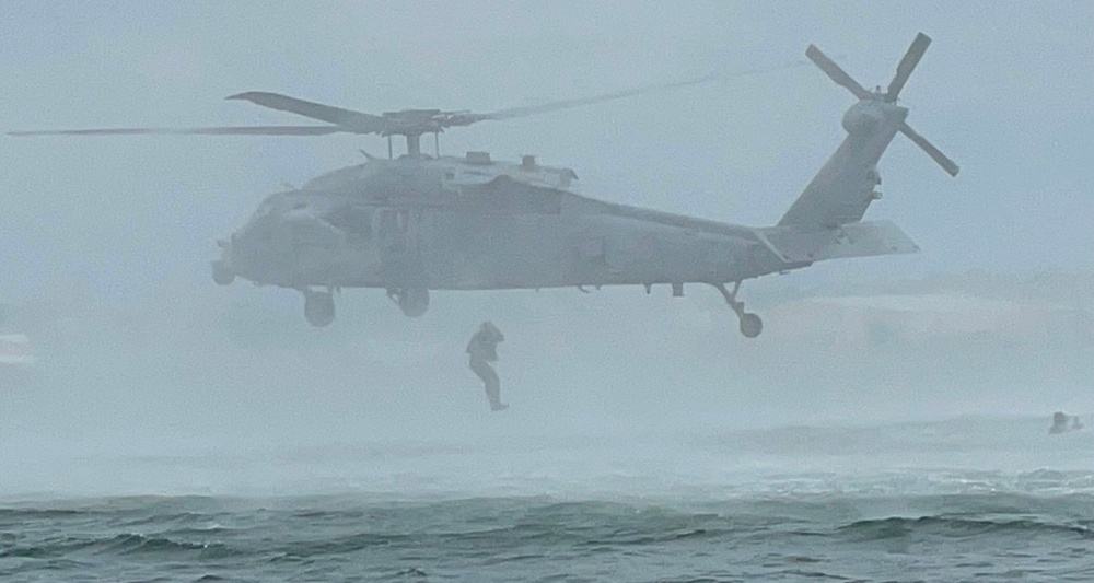 Royal Australian Navy Divers Cast and Recover with HSC 21