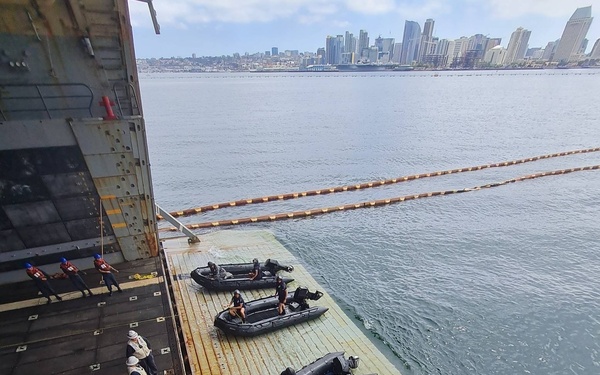 Royal New Zealand Navy Sailors Onload Small Boats to USS Portland during RIMPAC 2022