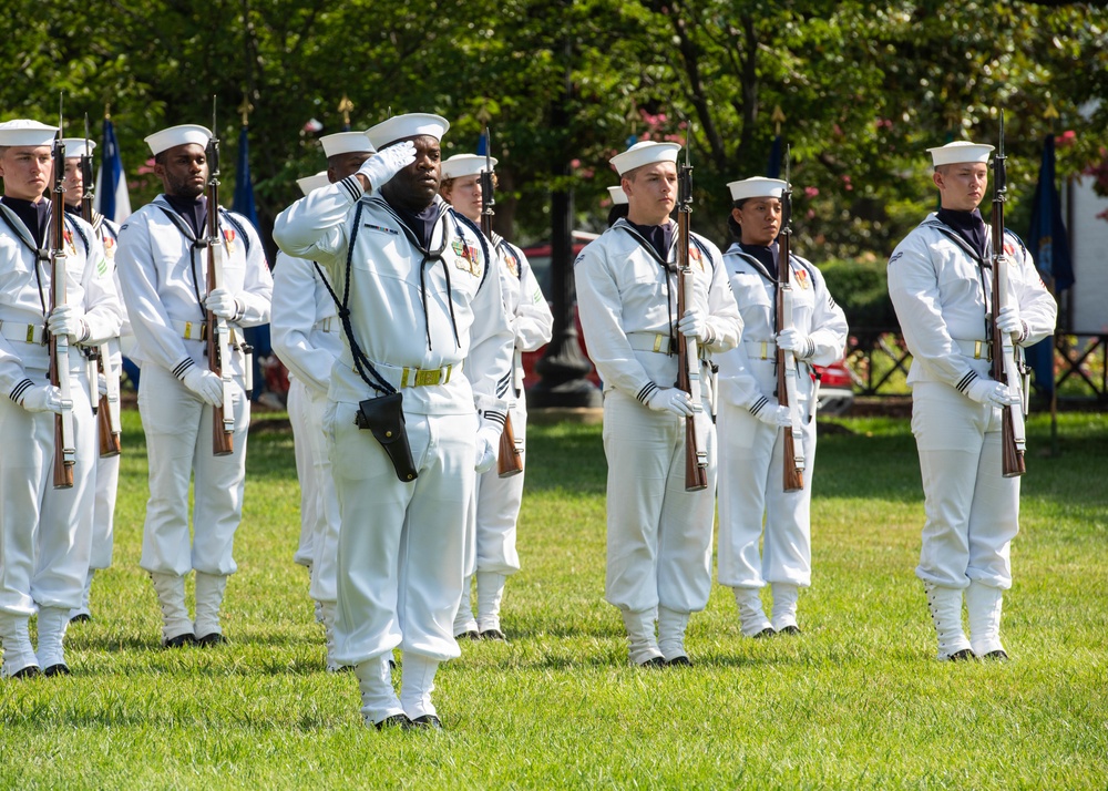 DVIDS - Images - U.S. Navy Ceremonial Guard Changes Command [Image 1 of 8]