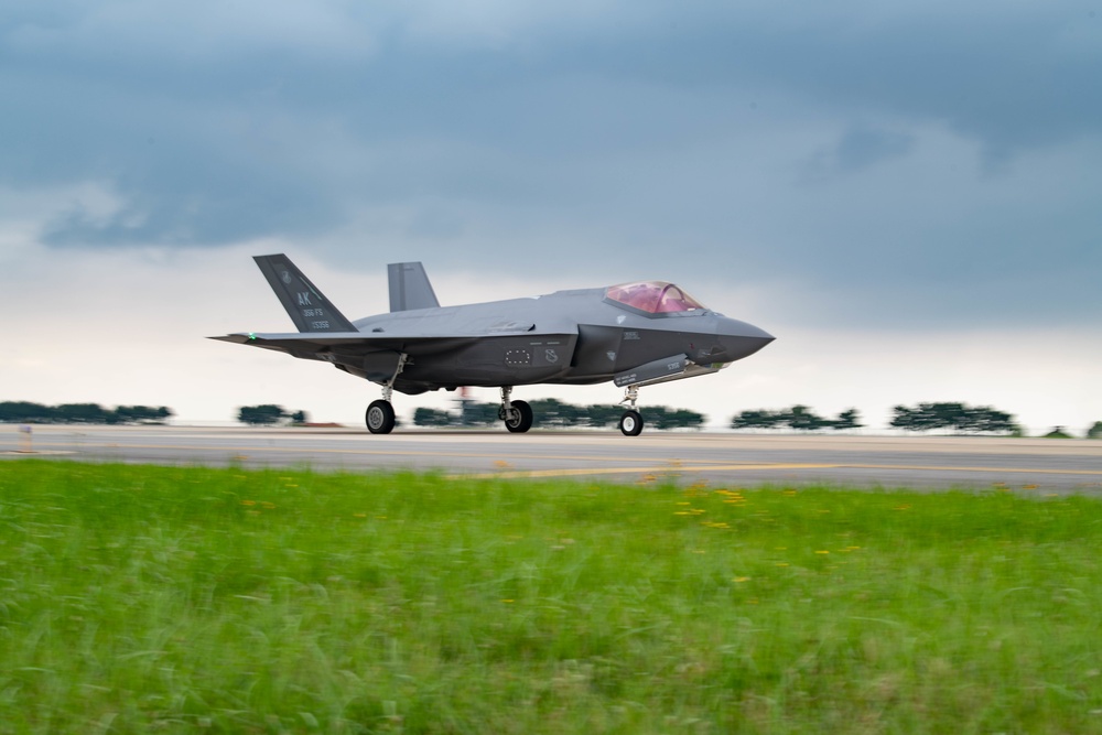 U.S. F-35’s conduct combined training with ROKAF