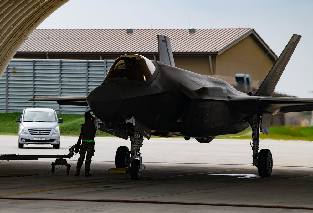 U.S. F-35’s conduct combined training with ROKAF