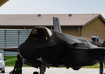 U.S. F-35’s conduct combined training with ROKAF