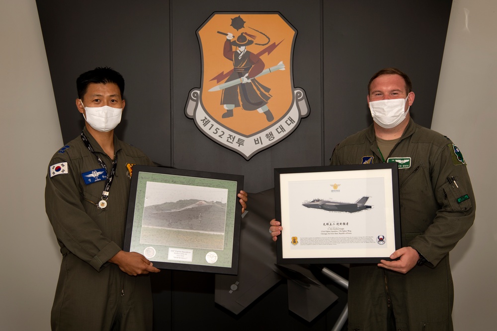 U.S. F-35’s conduct combined training with ROKAF