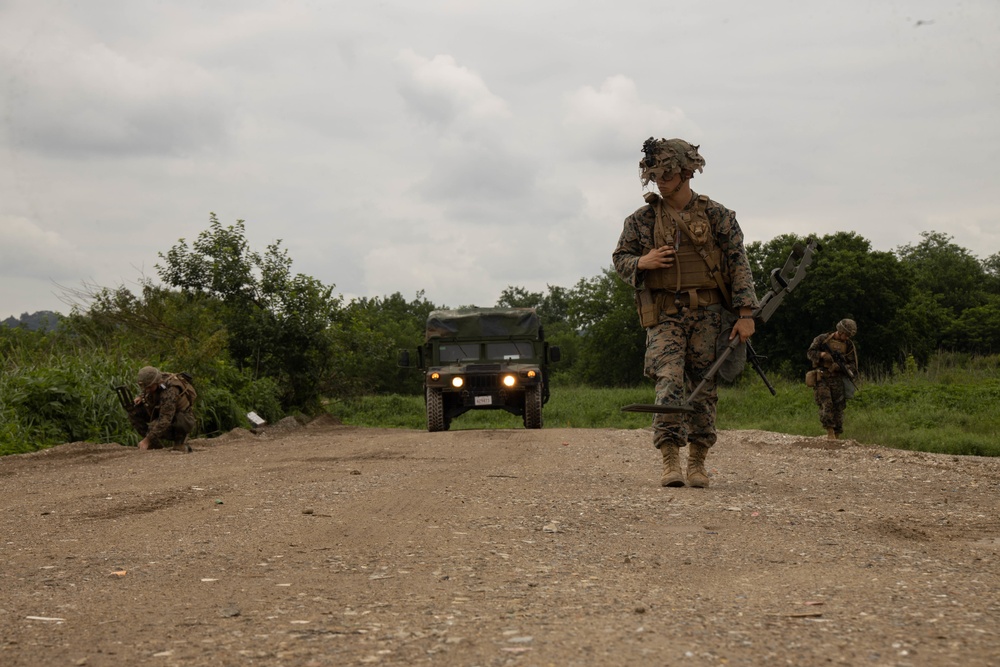 Marines with 9th ESB conduct counter IED training