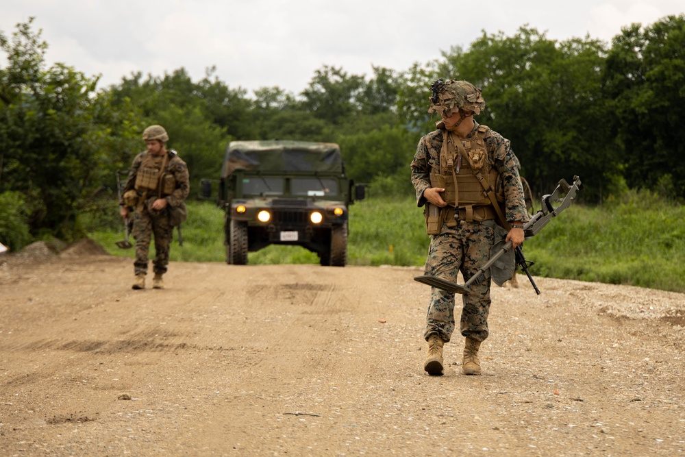 Marines with 9th ESB conduct counter IED training