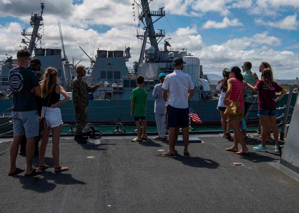 USS Gridley conducts a ship tour