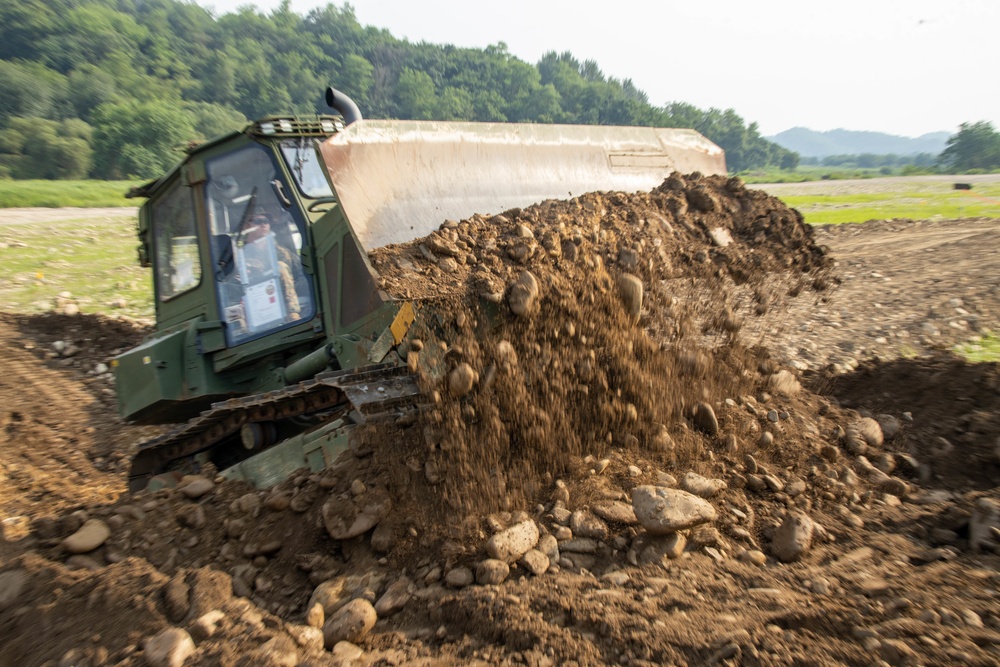 Marines with 9th ESB conduct counter IED training