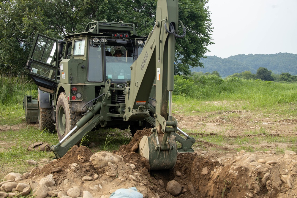 Marines with 9th ESB conduct counter IED training