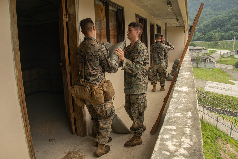Marines with 9th ESB conduct military operations in urban terrain training