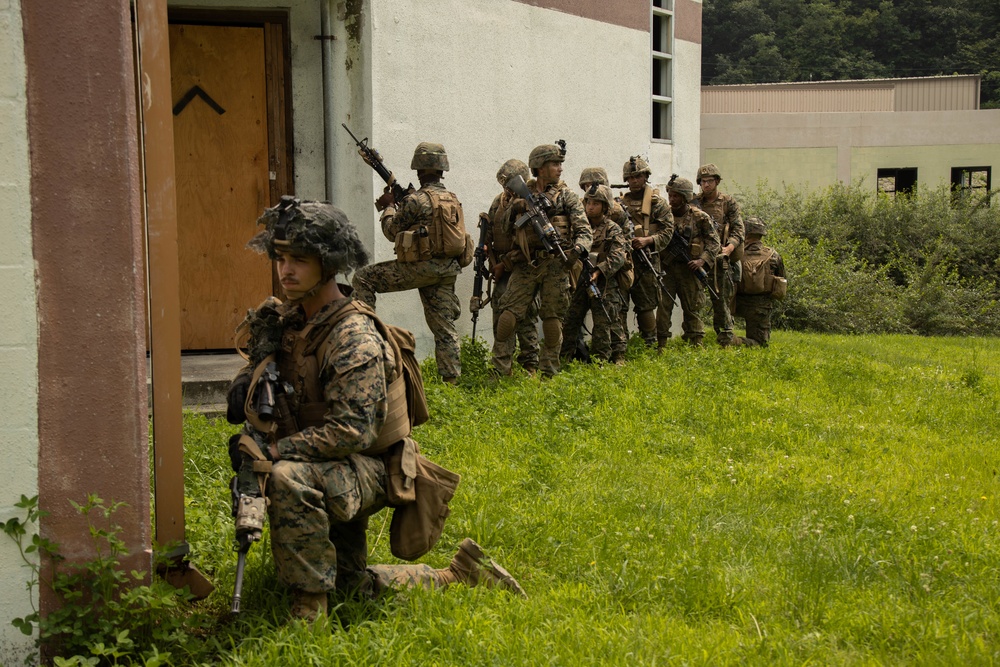 Marines with 9th ESB conduct military operations in urban terrain training