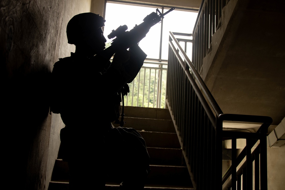 Marines with 9th ESB conduct military operations in urban terrain training