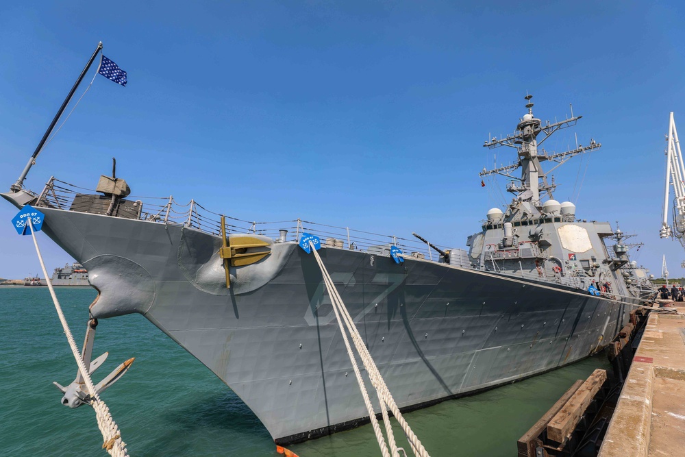 USS Cole pulls into Rota, Spain