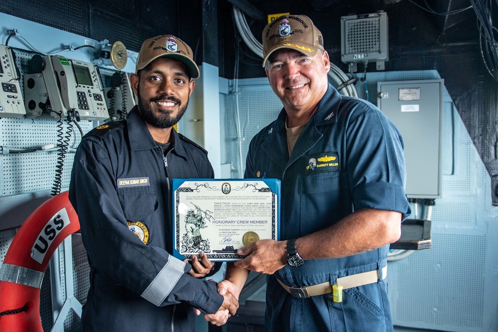 USS Michael Monsoor CO awards foreign partners during RIMPAC 2022