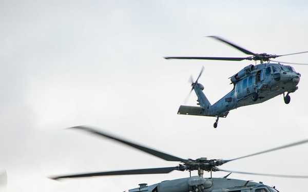 Distinguished Visitors and VIPs depart from Ford Island HLZ during RIMPAC 2022