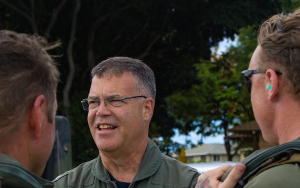 Distinguished Visitors and VIPs depart from Ford Island HLZ during RIMPAC 2022