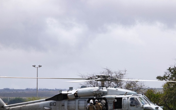Distinguished Visitors and VIPs depart from Ford Island HLZ during RIMPAC 2022