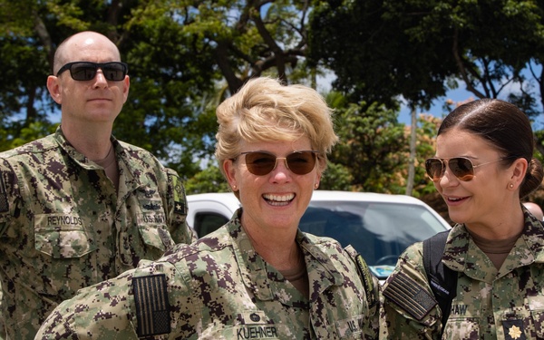 Distinguished Visitors and VIPs depart from Ford Island HLZ during RIMPAC 2022