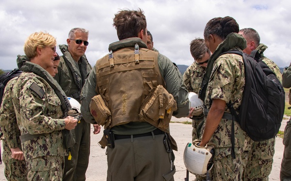 Distinguished Visitors and VIPs depart from Ford Island HLZ during RIMPAC 2022