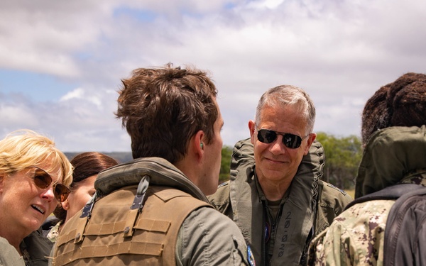 Distinguished Visitors and VIPs depart from Ford Island HLZ during RIMPAC 2022
