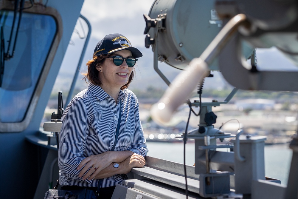 Australian Consulate-General Honolulu sails with HMAS Canberra during RIMPAC 2022