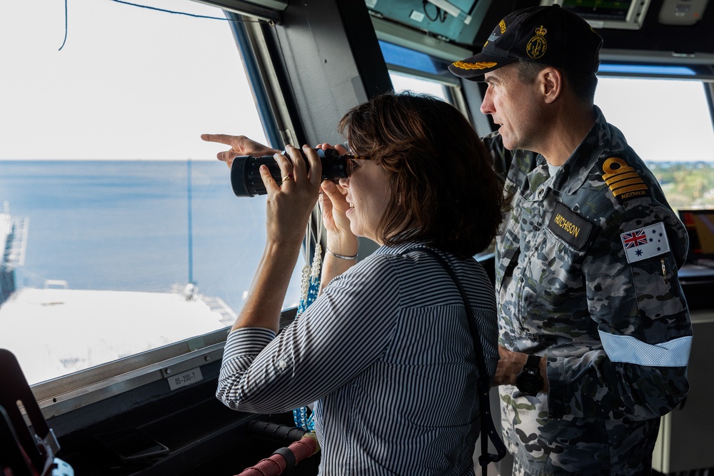 Australian Consulate-General Honolulu sails with HMAS Canberra during RIMPAC 2022