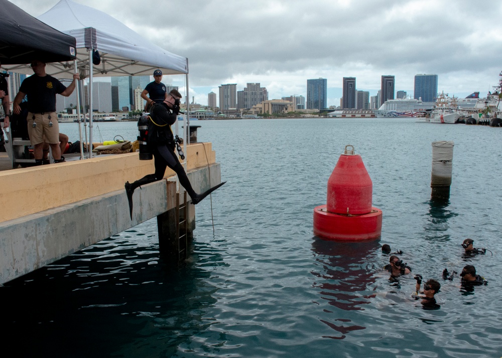 US Coast Guard, US Navy and Republic of Korea Navy participate in dive demonstrations
