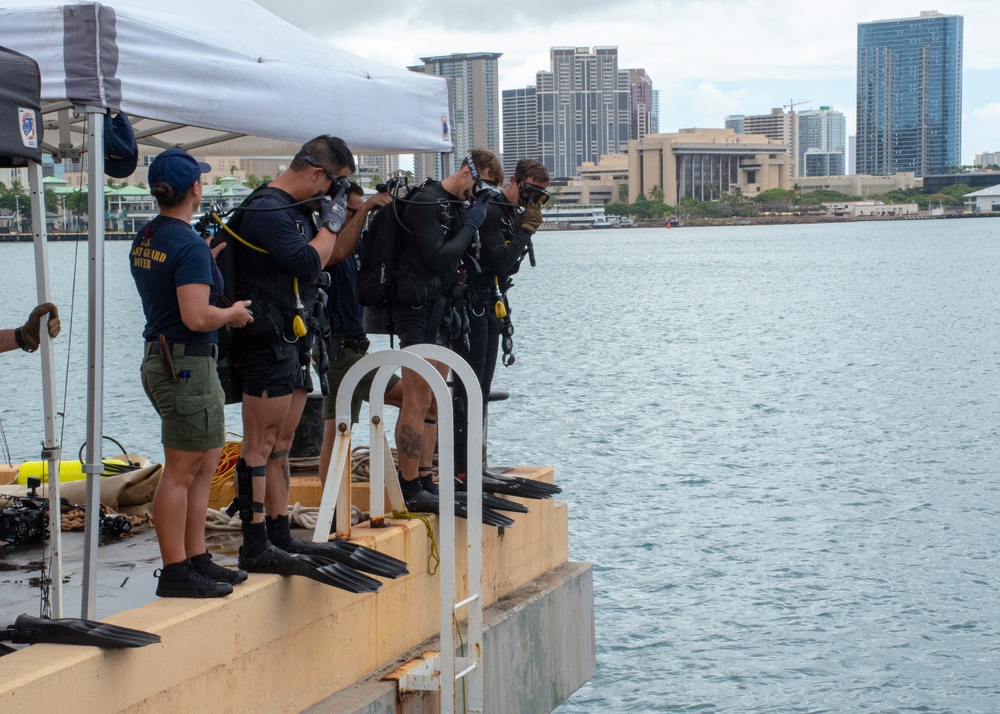 US Coast Guard, US Navy and Republic of Korea Navy participate in dive demonstrations