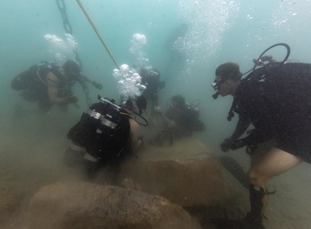 RIMPAC 2022: US, ROK Divers train together