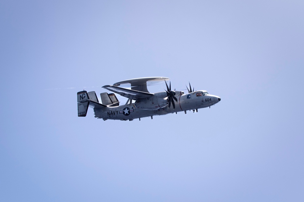 Hawkeye Conducts Flight Operation during RIMPAC 2022