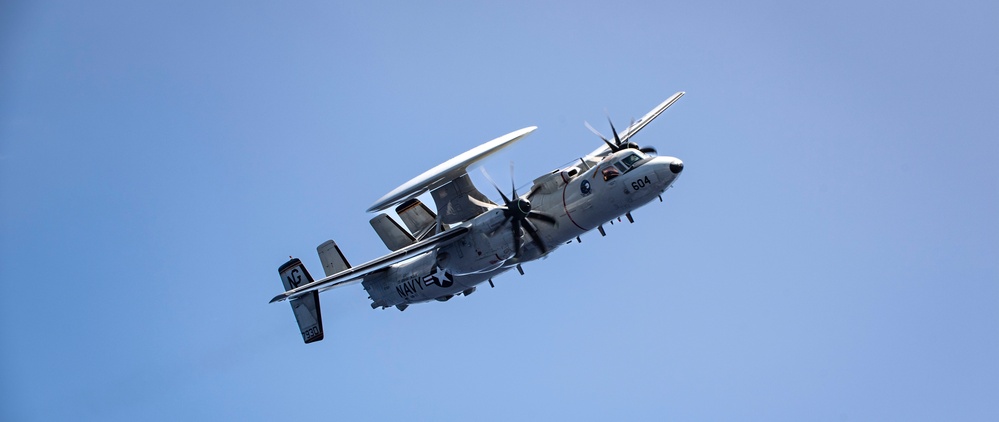 E-2D Hawkeye Conducts Flight Operations During RIMPAC 2022