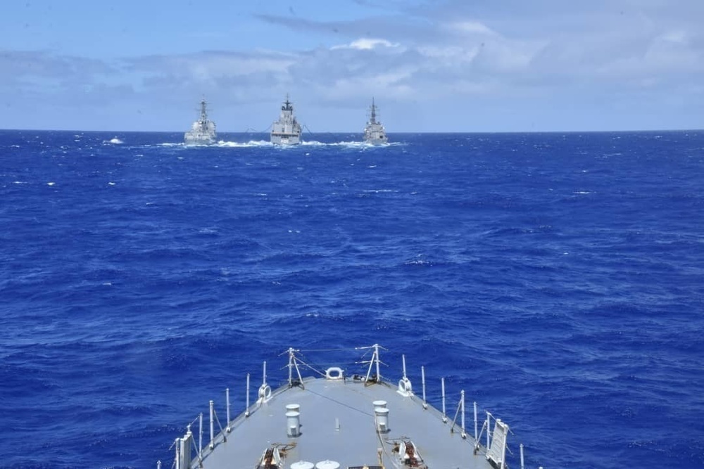 KD Lekir and HMAS Supply conduct Replenishment-at-Sea during RIMPAC 2022