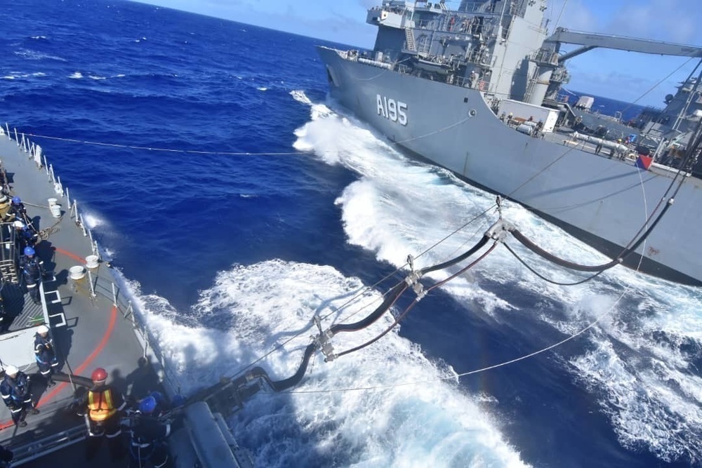 KD Lekir and HMAS Supply conduct Replenishment-at-Sea during RIMPAC 2022